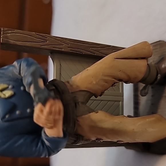 John Wayne Figurine from 2009 Carelton Cards - Picture 7 of 7